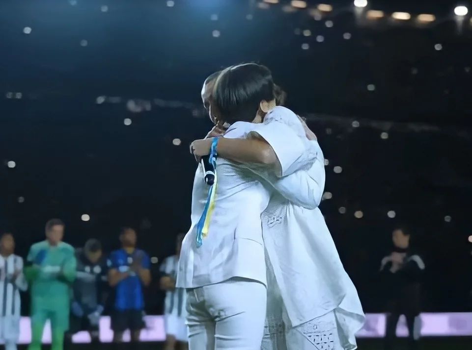 40 тисяч людей не стримали сліз від пісні українки на стадіоні в Італії (відео)